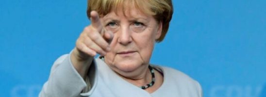 La Merkel gela gli europeisti: «L’Europa federale non si farà mai»