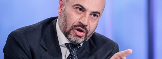 Paragone ► “Guerra al contante una cretinata… Decido io cosa fare con i miei soldi!”