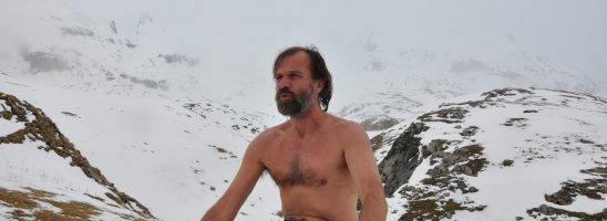 Freddo, respirazione e concentrazione: cresce l’attenzione per il metodo Wim Hof