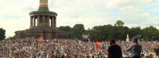 “Ich bin ein Berliner” – Kennedy jr a Berlino: “in prima linea contro il totalitarismo globale”