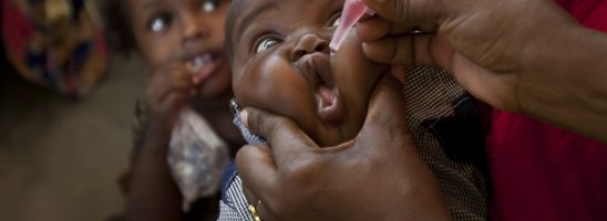 Il Guardian rilancia i dati Oms: «La polio causata dal vaccino si diffonde in Africa dopo l’eliminazione del virus selvaggio»