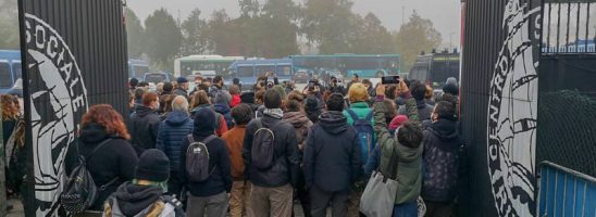 Grave provocazione contro i movimenti per la giustizia climatica. Perquisito il Centro Sociale Rivolta