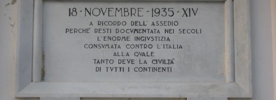 Il vittimismo fascista nelle città italiane: storia di una lapide.