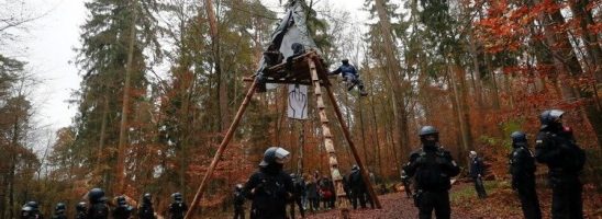 La lotta per la foresta di Dannenröder e contro la A49