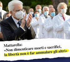 Vaccini in diretta tv anche per i politici italiani