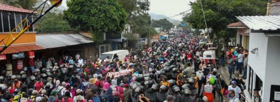 Riprende l’esodo centro americano, in fuga dalle conseguenze della pandemia e dei cambiamenti climatici