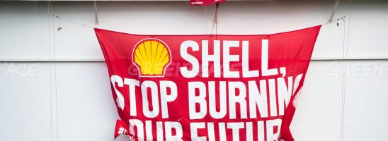 Corte dei Paesi Bassi ordina a Shell di ridurre drasticamente le emissioni di CO2