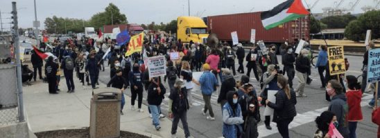 Manifestanti bloccano lo scarico di navi israeliane a Oakland