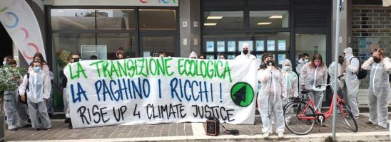 «La transizione ecologica la paghino i ricchi!»: le azioni di Rise Up 4 Climate Justice contro il caro-bollette durante il Climate Strike