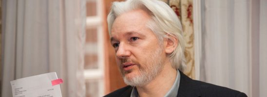 Amnesty: «L’ok all’estradizione di Assange rischia di minacciare gravemente la libertà di stampa»