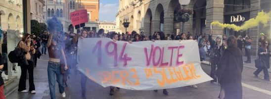 “194 volte liber3 di scegliere”: manifestazione a Padova contro gli antiabortisti