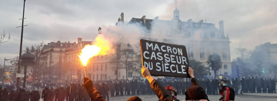 Francia bloccata e tre milioni in piazza: Macron alle strette sulla riforma delle pensioni