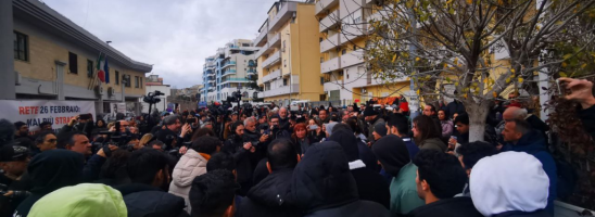 Il naufragio di Crotone è una strage di Stato: manifestazioni in tutta Italia