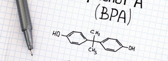 Allarme sanitario: sempre più sostanze chimiche “distorsive del genere” negli alimenti. Stanno volutamente effeminando l’uomo