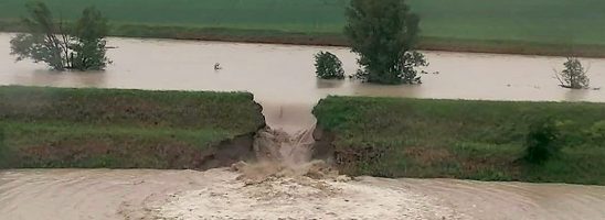 Fanghi velenosi e narrazioni tossiche: sulle alluvioni in Emilia-Romagna