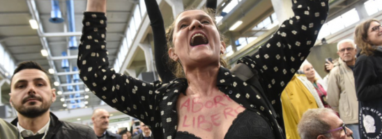 La contestazione della ministra Roccella al Salone del libro di Torino