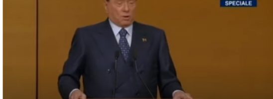 Silvio Berlusconi: se ne va un uomo di potere o del Potere?