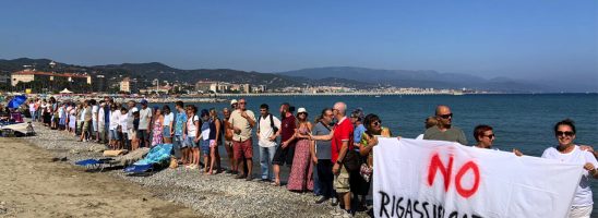 In sedicimila contro il rigassificatore al largo di Savona